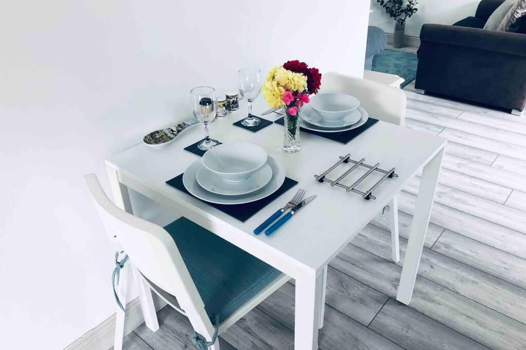 גלוואיי Fuchsia Apartment Tranquil Modern Seaside Apartment On The Wild Atlantic Way מראה חיצוני תמונה